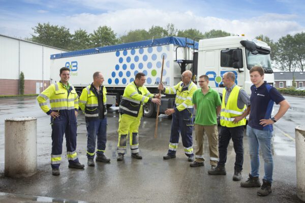 Het productieteam formaldehyde draagt - letterlijk - het stokje over aan het productieteam gesuikerde bestendige eiwitten.
